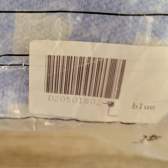 Women's Cropped Gingham Plaid Spring Cardigan - Picture 8 of 8